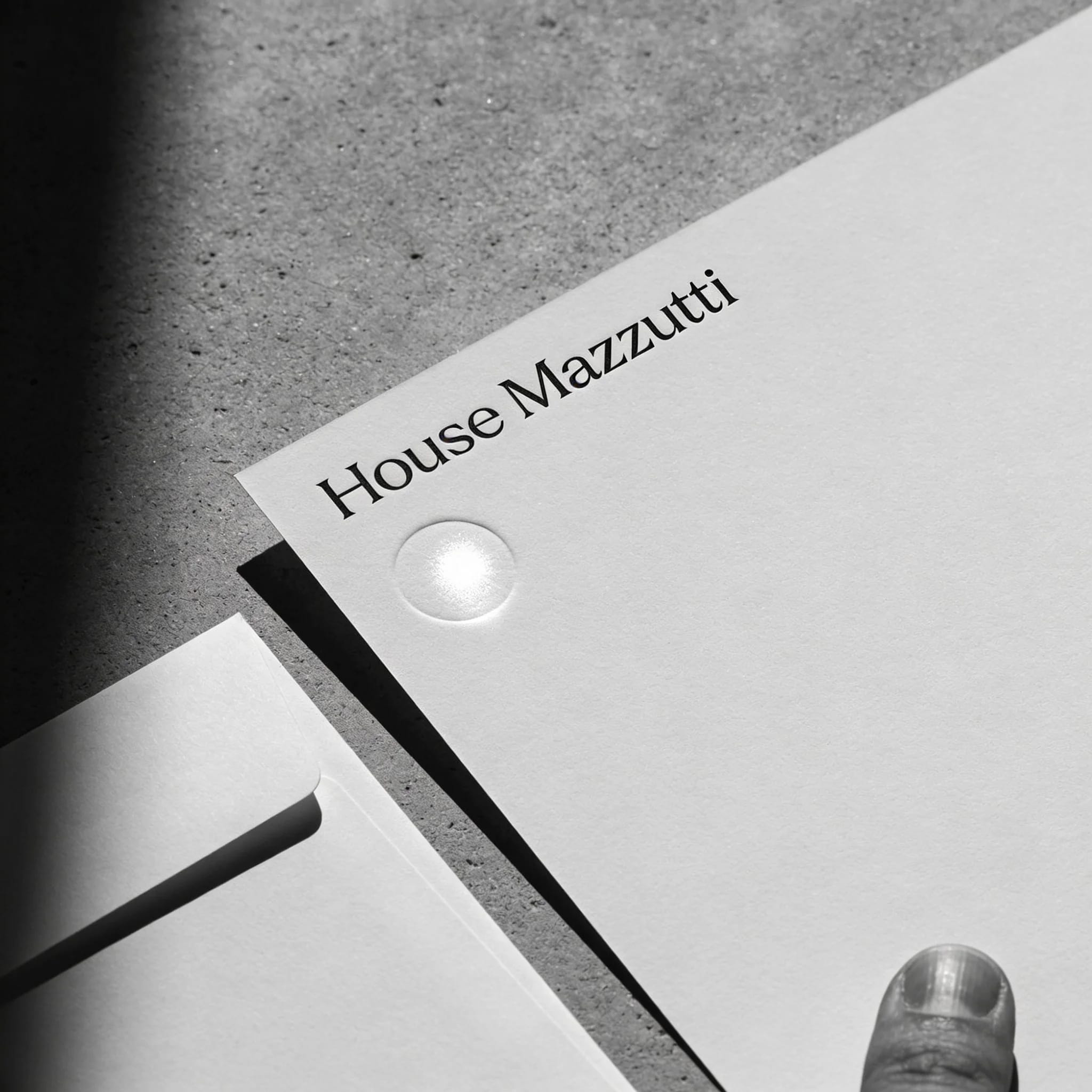 Identidade visual e sistema gráfico de marca premium com direção criativa House Mazzutti Identidade visual e sistema gráfico de marca premium com direção criativa House Mazzutti