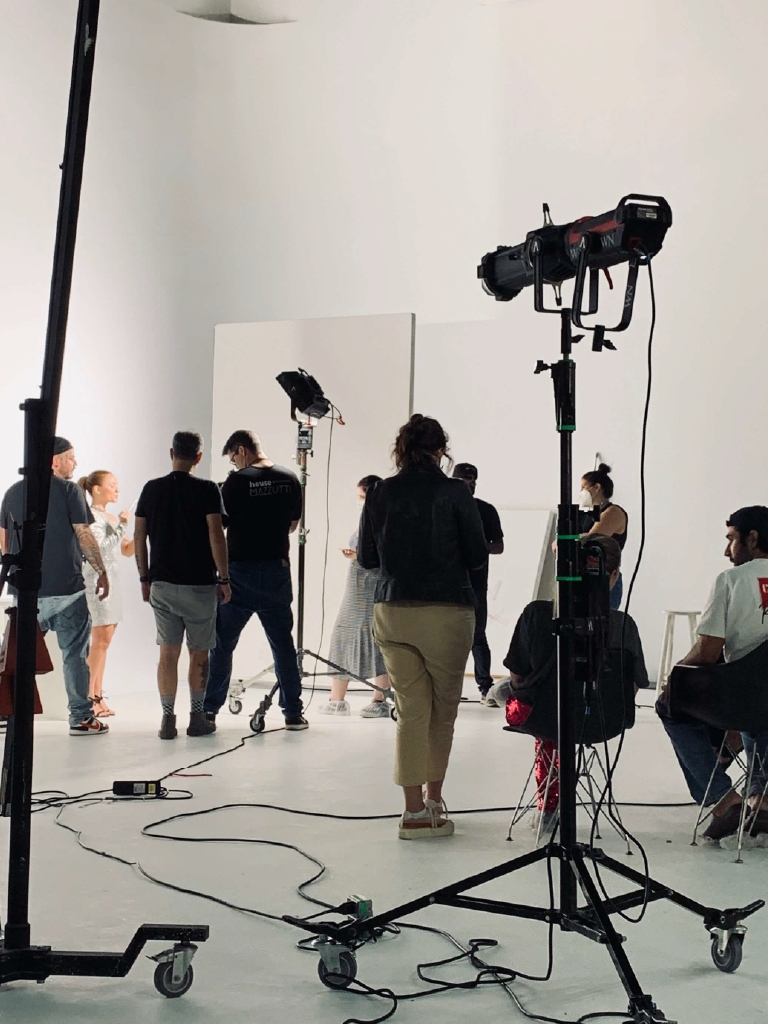 SHOOTING-MODA-FASHIONM-PROCTUOIN-ENSAIO-FOTOS-IMAGEM-DIR-CRIATIVA-INSIDE-OUT-WORKSHOP-ANGELO-MAZZUTTI-PRODUTORA-HOUSE-MAZZUTTI-2025-PHOTO-FILM-BRANDING-moodboardo-pessdoas-set-shooting HORIZONTAL-PICTURE