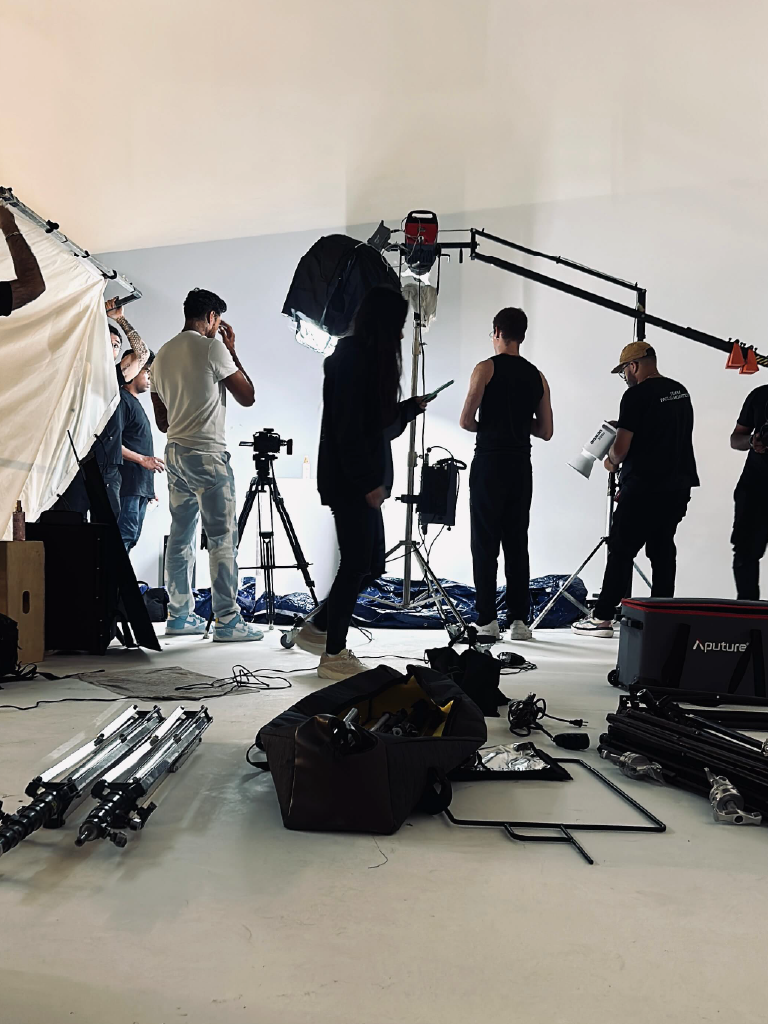 SHOOTING-MODA-FASHIONM-PROCTUOIN-ENSAIO-FOTOS-IMAGEM-DIR-CRIATIVA-INSIDE-OUT-WORKSHOP-ANGELO-MAZZUTTI-PRODUTORA-HOUSE-MAZZUTTI-2025-PHOTO-FILM-BRANDING-moodboardo-pessdoas-set-shooting
